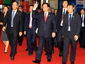 Prime Minister Nguyen Tan Dung visits the 2013 ASEAN-China Expo (Photo: VNA) 